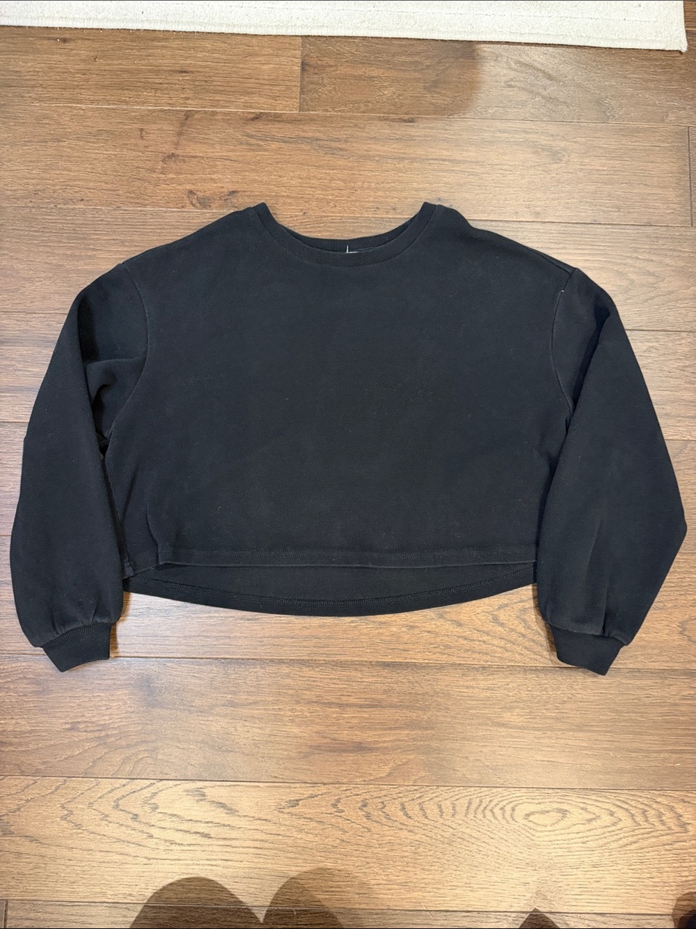 Listicle Black Cropped Crew Sweatshirt Size Small - C31-078